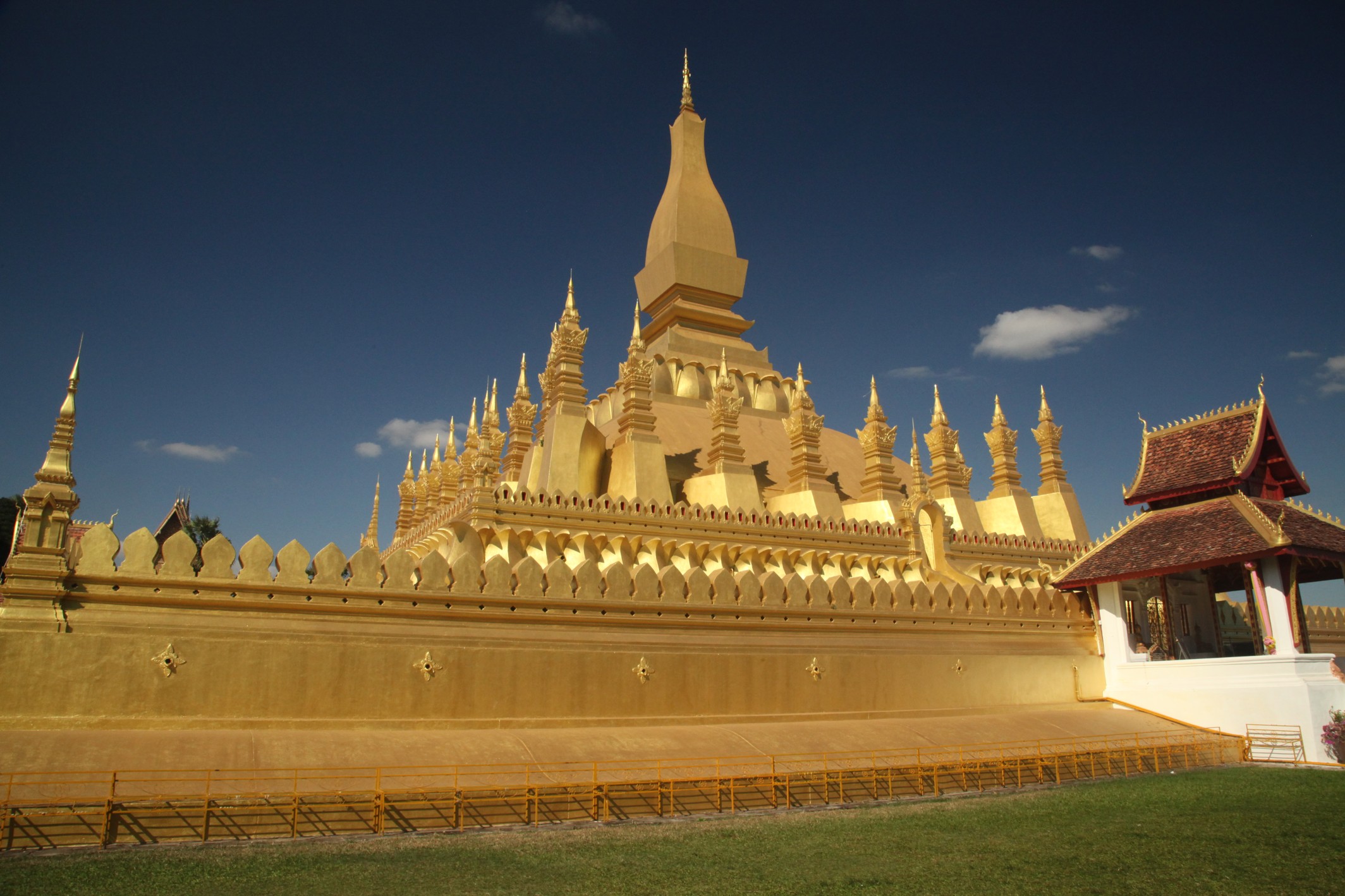 Luang stupa 1
